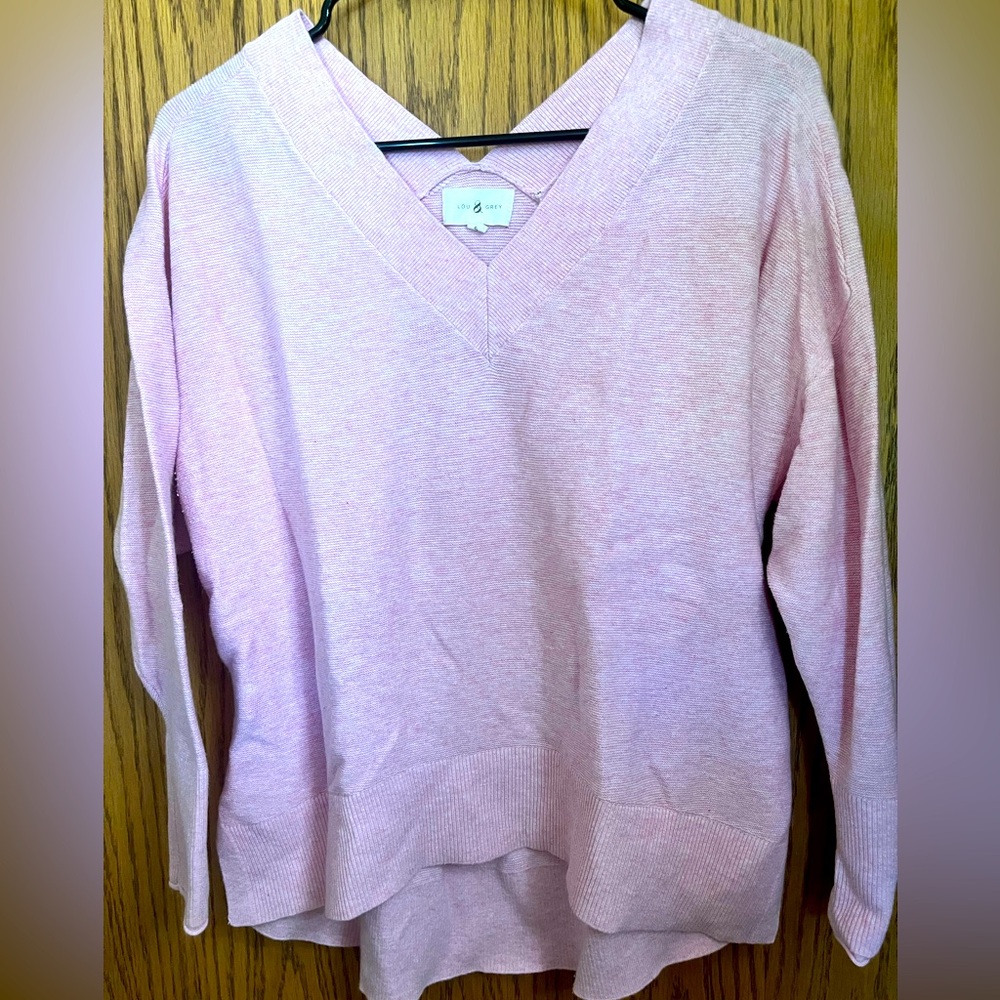 Lou & Grey pink v-neck sweater